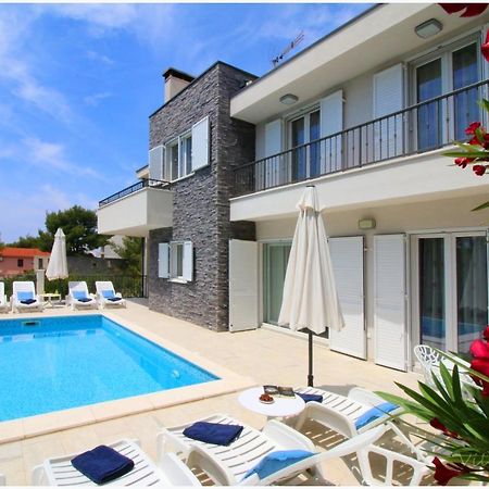 Apartments Nika Примоштен Экстерьер фото