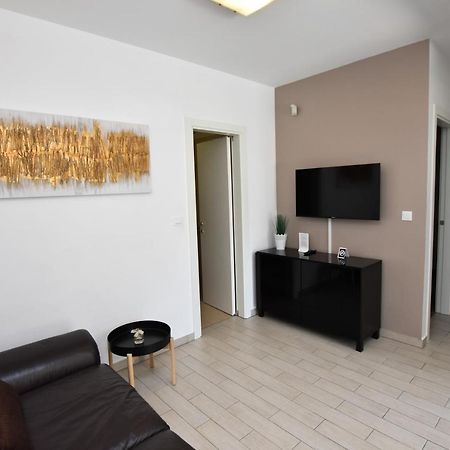 Apartments Nika Примоштен Экстерьер фото