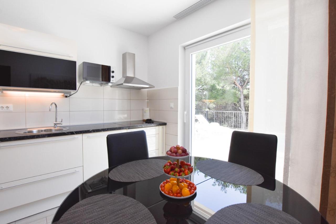 Apartments Nika Примоштен Экстерьер фото